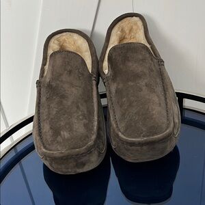 UGG Men's Dark Brown Suede Slip-Ons Size 11-Warm and durable!!